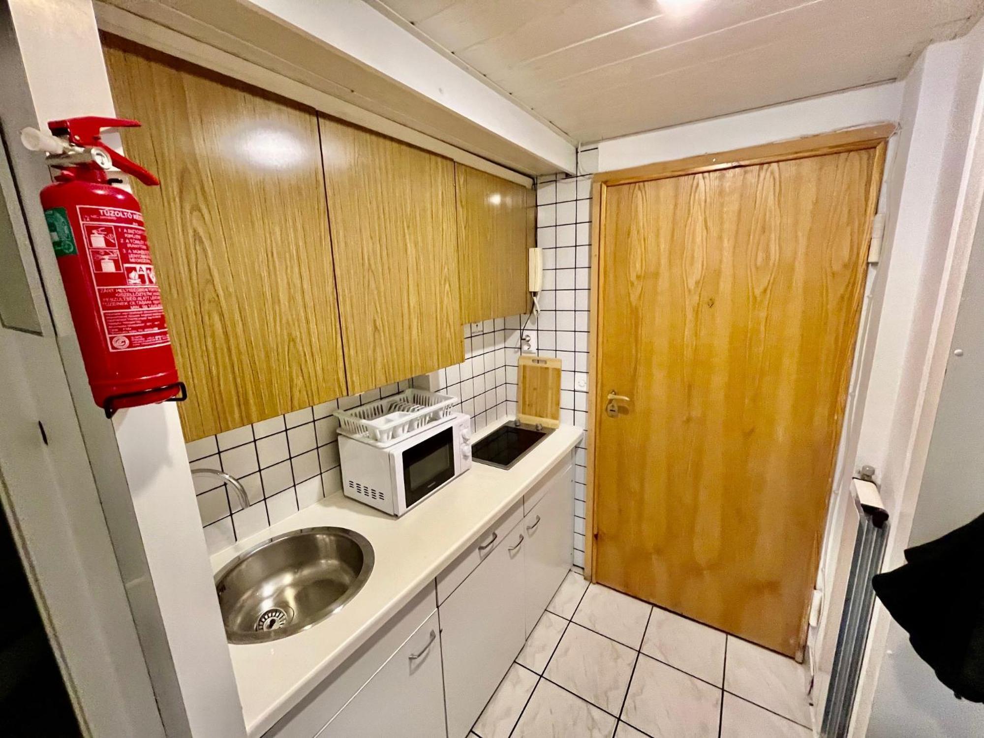 Buda Downtown Apartment Budapest Bagian luar foto